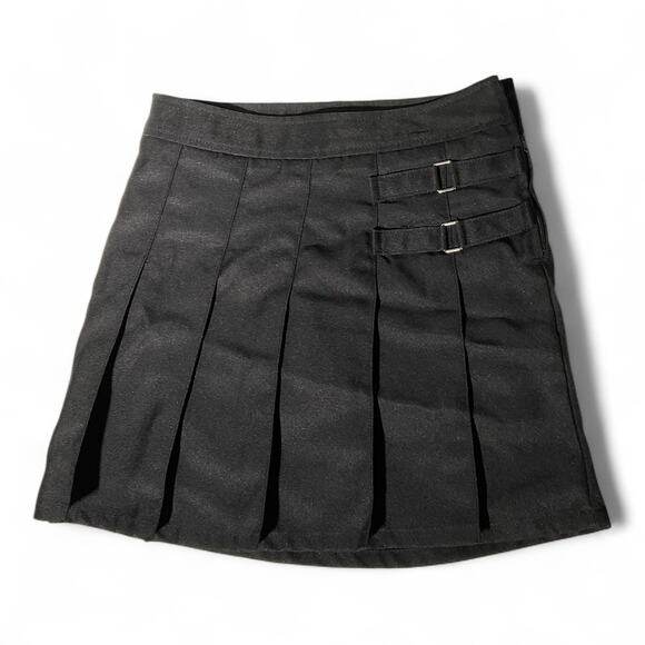 Women's Black Pleated Mini Skirt with Buckle Hardware - Picture 4 of 6